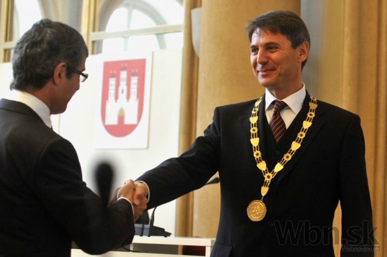 Nový primátor Ivo Nesrovnal slávnostne prebral úrad