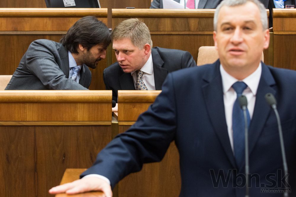 Opozícia odvolávala ministra Počiatka pre sporný tender