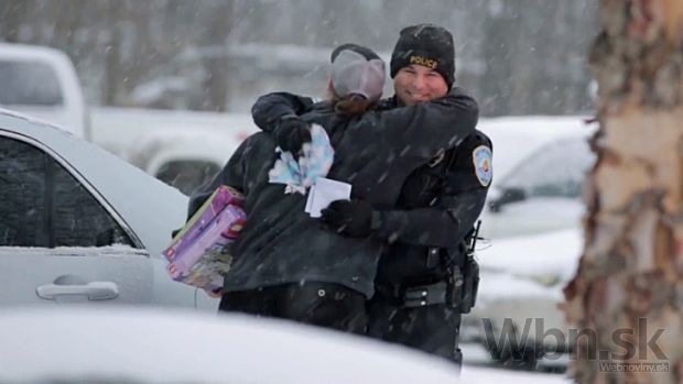 Policajti prekvapili vodičov, namiesto pokút rozdávali dary