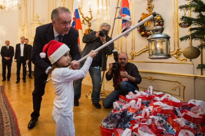 Prezidentský palác sa rozžiari, Kiska hostí deti z domovov