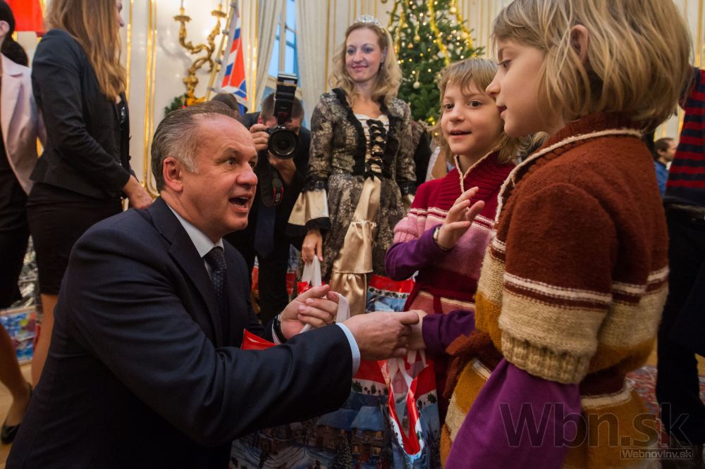 Prezidentský palác sa rozžiari, Kiska hostí deti z domovov