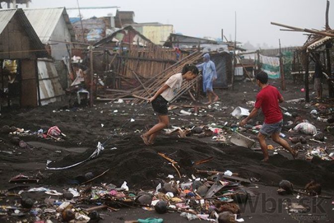Tajfún sfúkol na Filipínach domy, hlásia obete