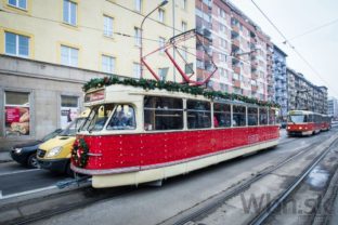 Ulice Bratislavy pred Vianocami rozžiari električka