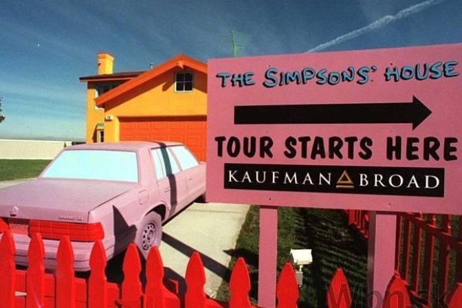 Fanúšik si nechal postaviť repliku domu Simpsonovcov