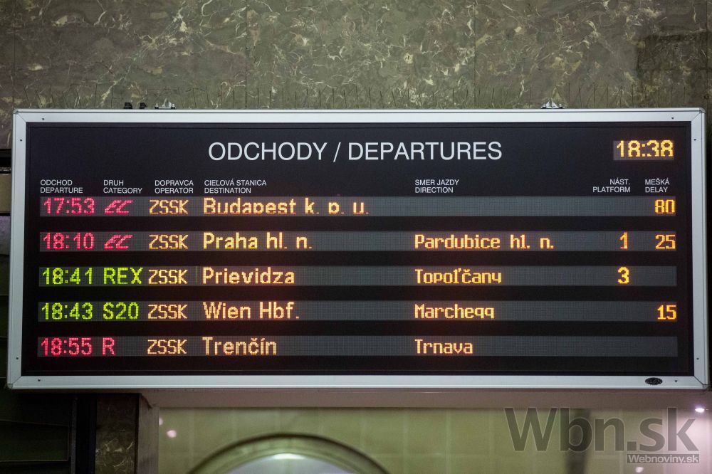 Husté sneženie komplikuje dopravu na celom Slovensku