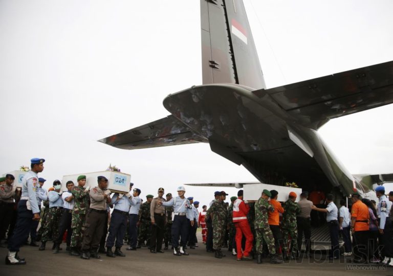 Malajzijské lietadlo AirAsia spadlo do Jávskeho mora, hľadajú obete