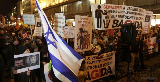 Nemeckými mestami pochodovali odporcovia skupiny PEGIDA