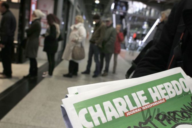 Nové číslo Charlie Hebdo sa okamžite vypredalo