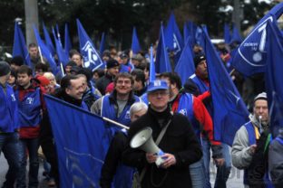 Odborári protestovali proti novele Zákonníka práce