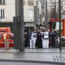 Muž, ktorý zabil policajtku, prepadol obchod v Paríži