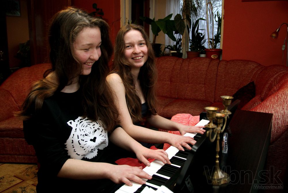 Siamské dvojčatá Andrea a Lucia oslavujú 15. narodeniny