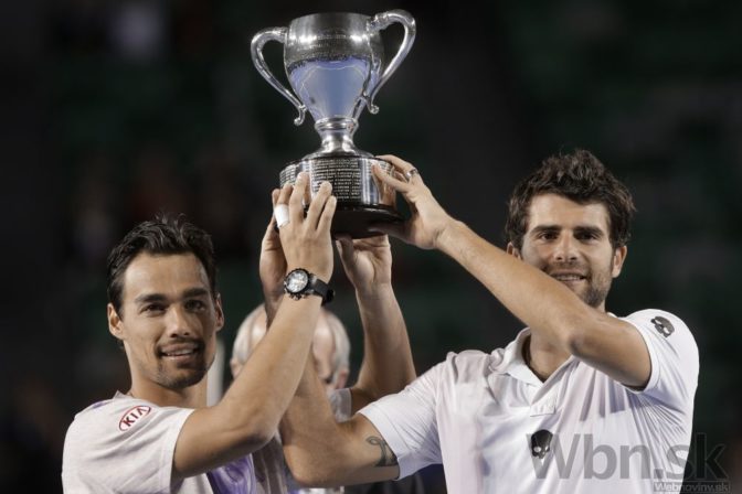 Talianski tenisti Simone Bolelli a Fabio Fognini získali titul v Melbo