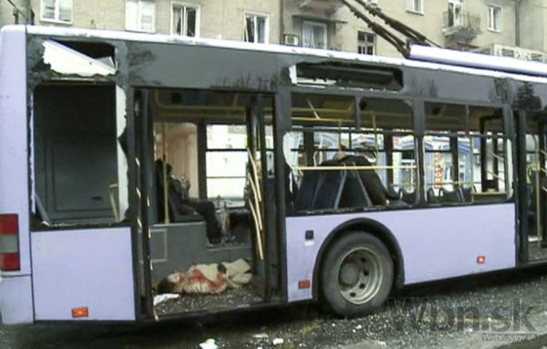 V Donecku zabíjala mínometná strela, zasiahla zastávku