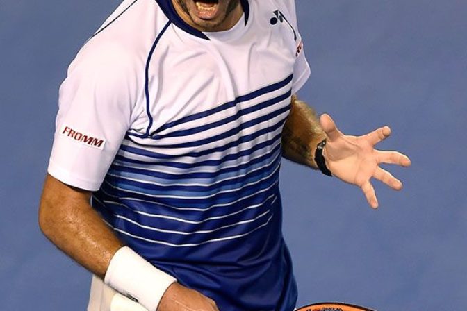 Wawrinka s kanárom, Djokovič ide do finále Australian Open