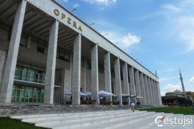 Albánska Tirana: Orol nad Skanderbegom
