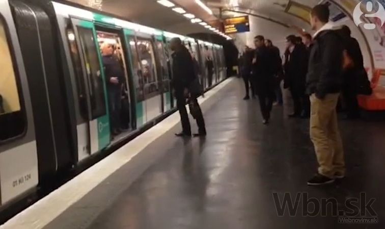 Fanúšikovia Chelsea vyhodili z metra černocha