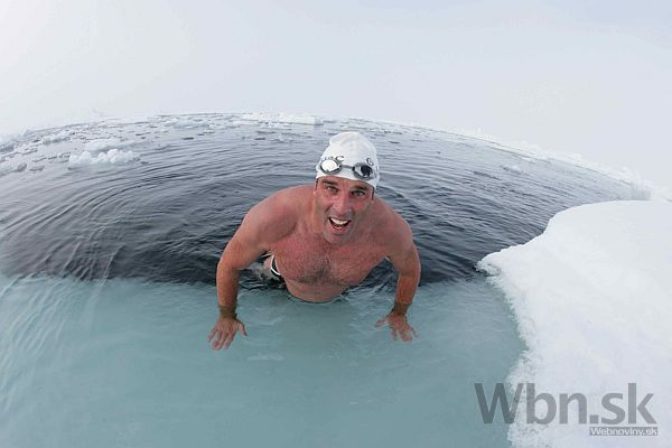 Medzi kryhami: Extrémny plavec prepláva 5 km pri Južnom póle