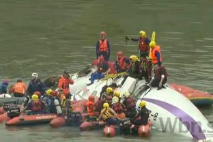 Na Taiwane sa krátko po štarte zrútilo lietadlo do rieky, hlásia obete