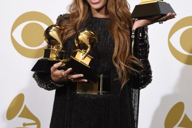 Nedeľná noc v Los Angeles patrila cenám Grammy