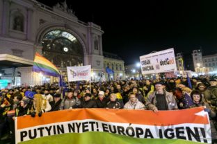 Stovky ľudí protestovalo v Maďarsku proti návšteve Putina