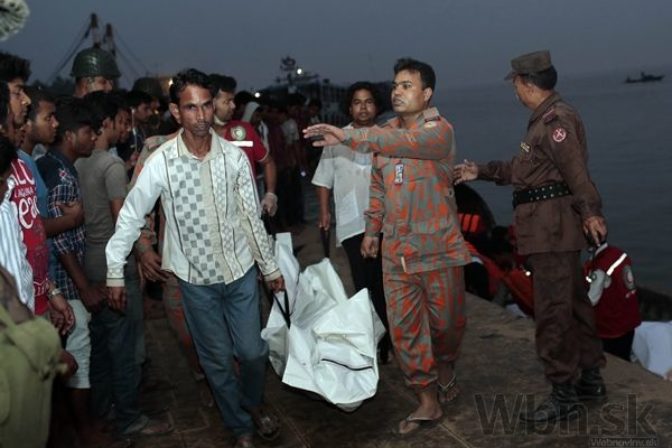 V Bangladéši sa potopil trajekt