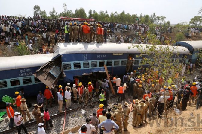 V Indii zabíjal spadnutý balvan, spôsobil vykoľajenie vlaku