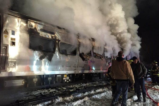 V New Yorku zahynulo sedem ľudí, do auta napálil vlak