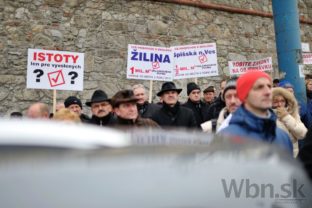 Výrobcovia zelenej energie protestovali pred Národnou radou