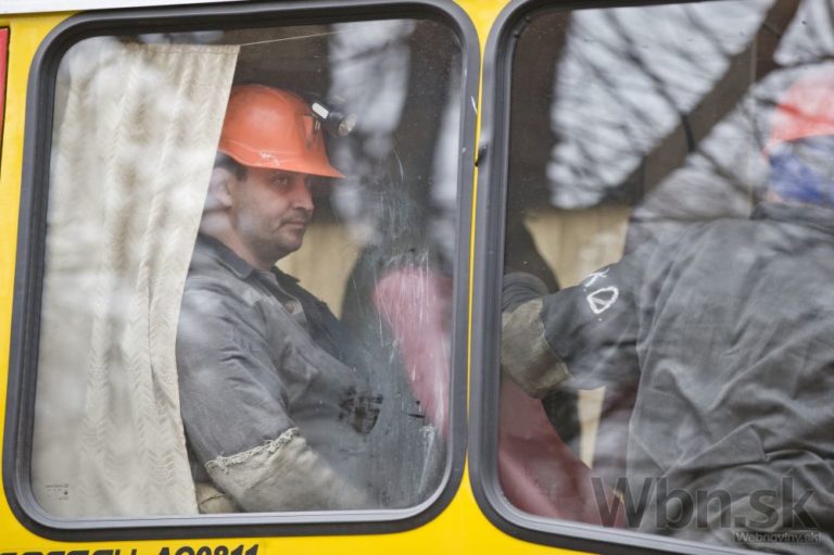 Doneckom otriasol výbuch bani, zomreli desiatky ľudí