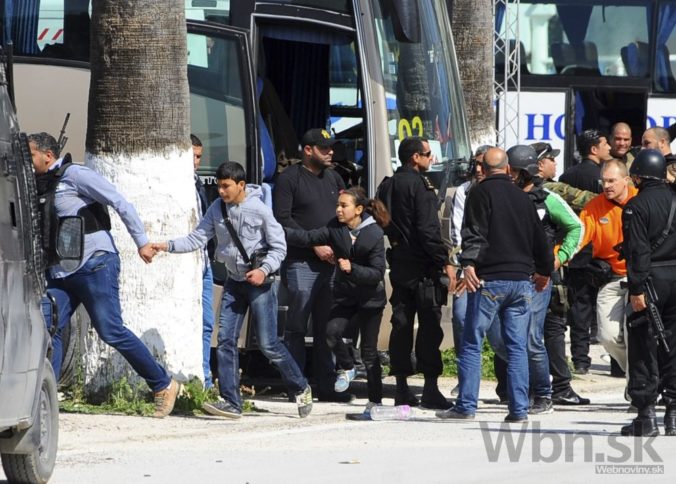 Teroristi zaútočili na múzeum v Tunisku, zabili Europánov