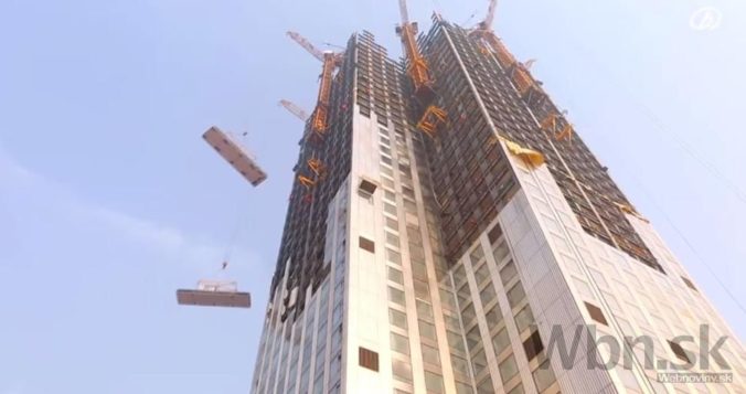 V Číne postavili mrakodrap s 800 bytmi za 19 dní