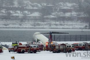 V USA zišlo lietadlo z dráhy, narazilo do plotu