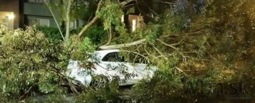 Austráliu bičuje silná búrka, vyžiadala si už troch mŕtvych