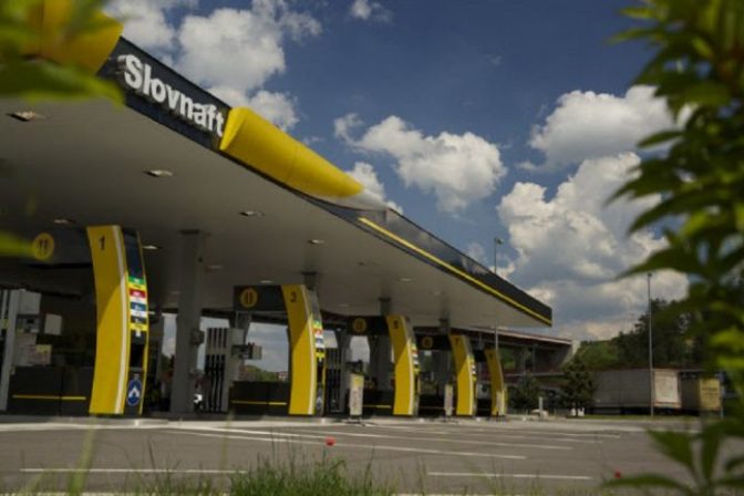 Slovnaft stanica čerpacia benzínová pumpa