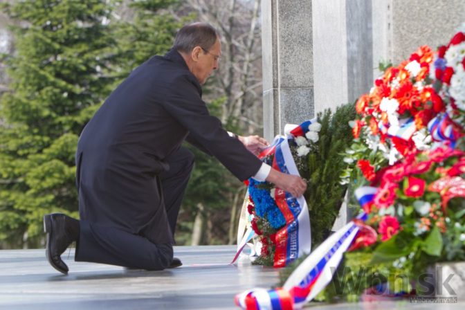Kiska privítal Lavrova, uctil si pamiatku vojakov