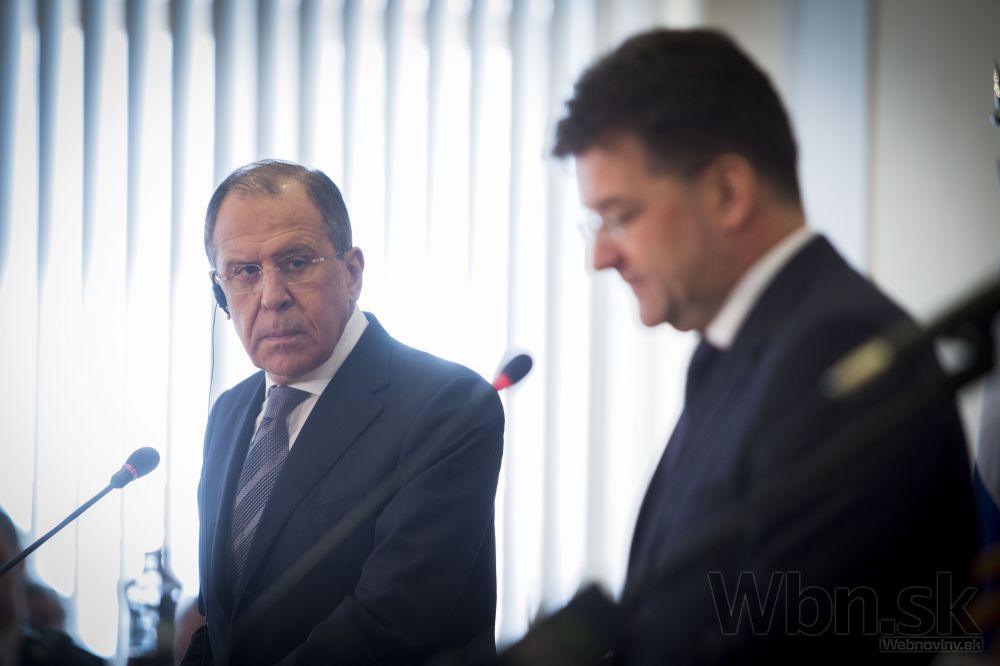 Lavrov pricestoval an Slovensko, uctil si pamiatku vojakov