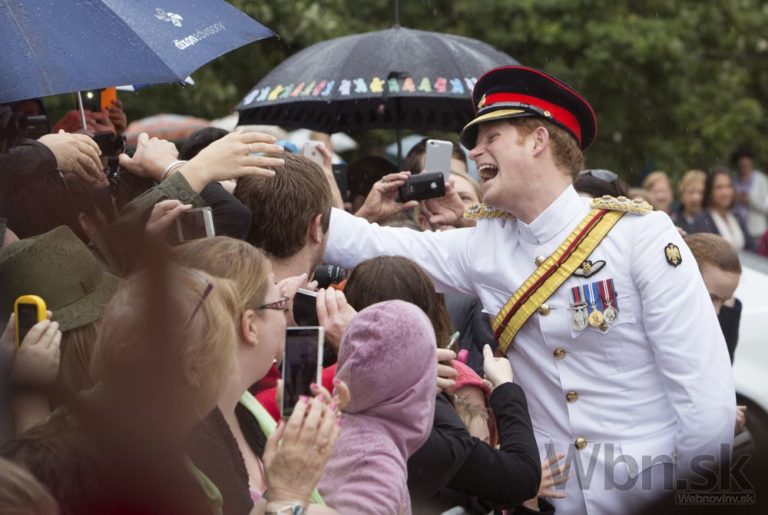 Princ Harry priletel do Austrálie, ukončí svoju kariéru.