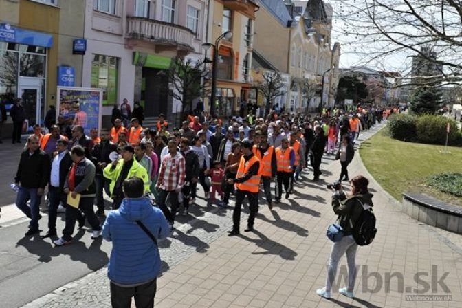 Rómovia protestovali proti zásahu polície v obci Vrbnica