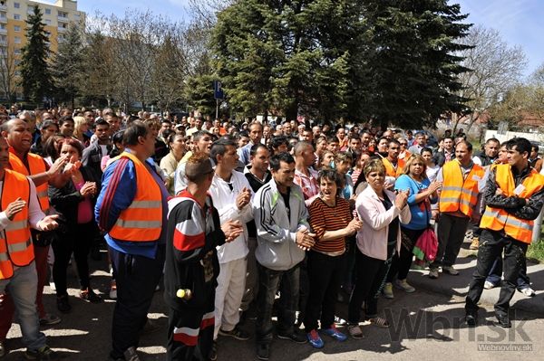 Rómovia protestovali proti zásahu polície v obci Vrbnica