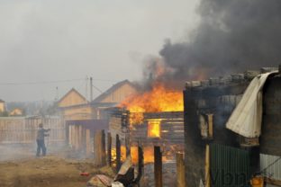 Ruskú Sibír sužujú rozsiahle požiare
