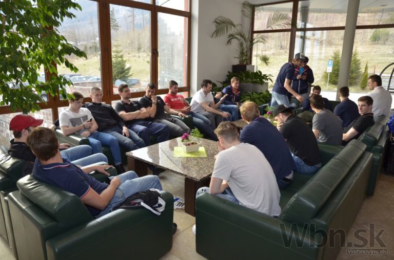 Slovenskí hokejisti sa stretli na zraze v Tatrách