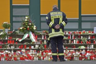 V Nemecku si bohoslužbou uctili obete havárie lietadla Germanwings