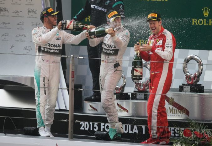 VC Číny patrí Hamiltonovi, na stupienku skončil aj Rosberg