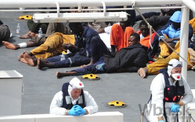 Zatkli kapitána stroskotanej lode, ktorá viezla utečencov