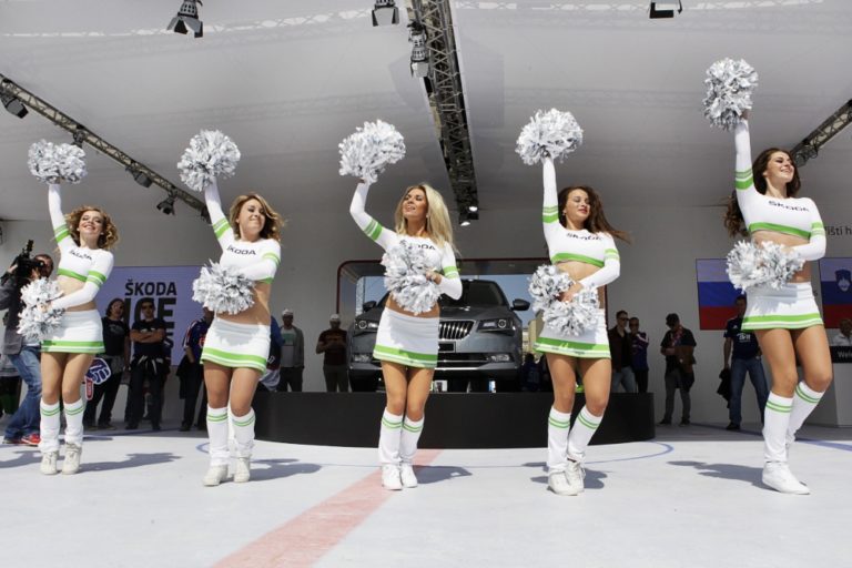 Fanúšikov na MS zabávajú sexi Ice Girls