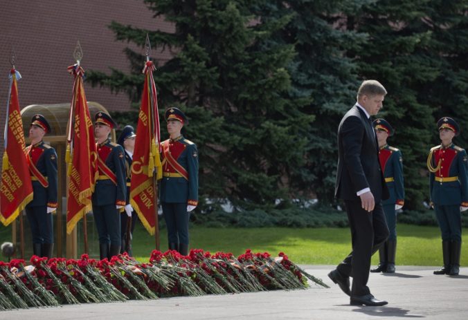 Fico položil v Moskve veniec k pamätníku neznámeho vojaka