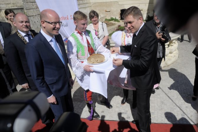 Fico rokuje s českou vládou, zasadli vo Valticiach