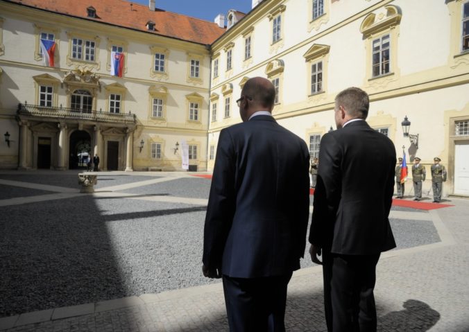 Fico rokuje s českou vládou, zasadli vo Valticiach