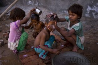 Indiu sužujú extrémne horúčavy, zabili už vyše tisíc ľudí