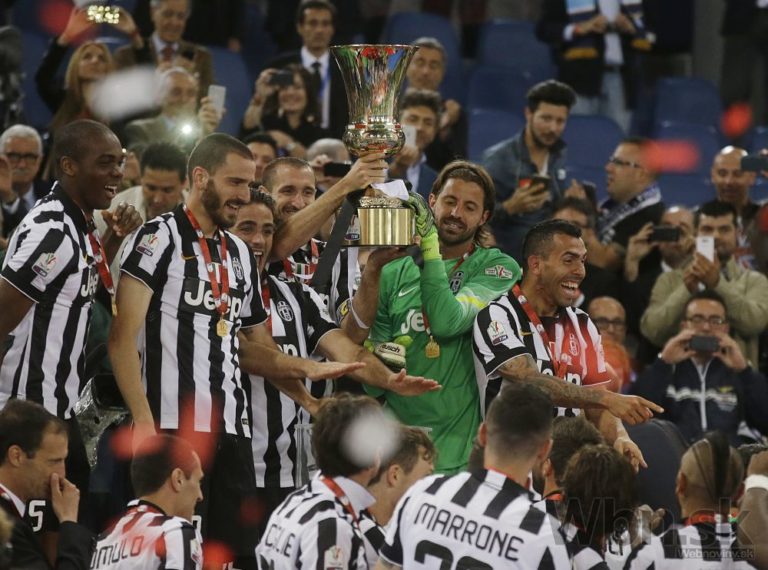 Juventus získal druhú trofej, od európskeho primátu ho delí len krôčik